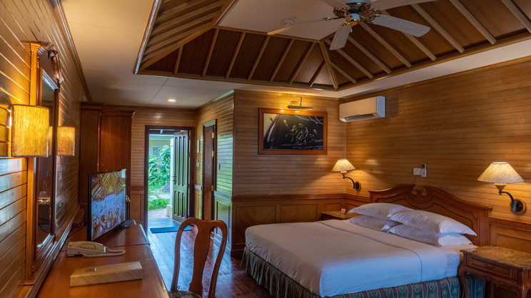 Royal Island Resort & Spa